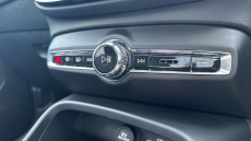 Volvo XC40 2.0 B4P Ultra Dark 5dr Auto Petrol Estate